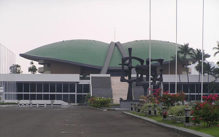 56gedung dpr.jpg